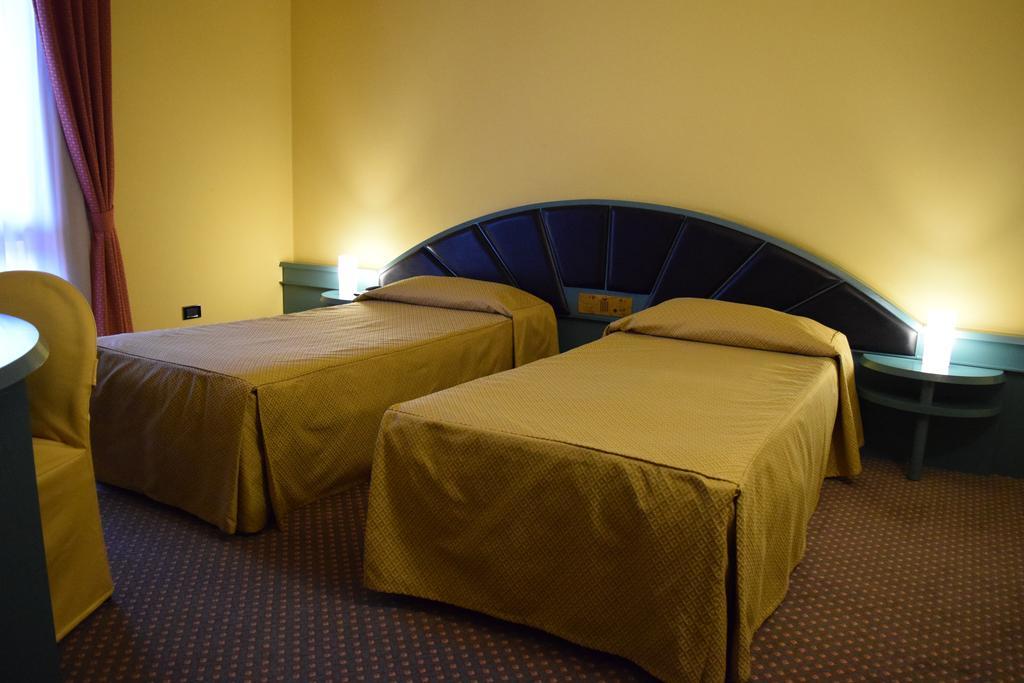 Antica Postumia Hotel Vedelago  Buitenkant foto