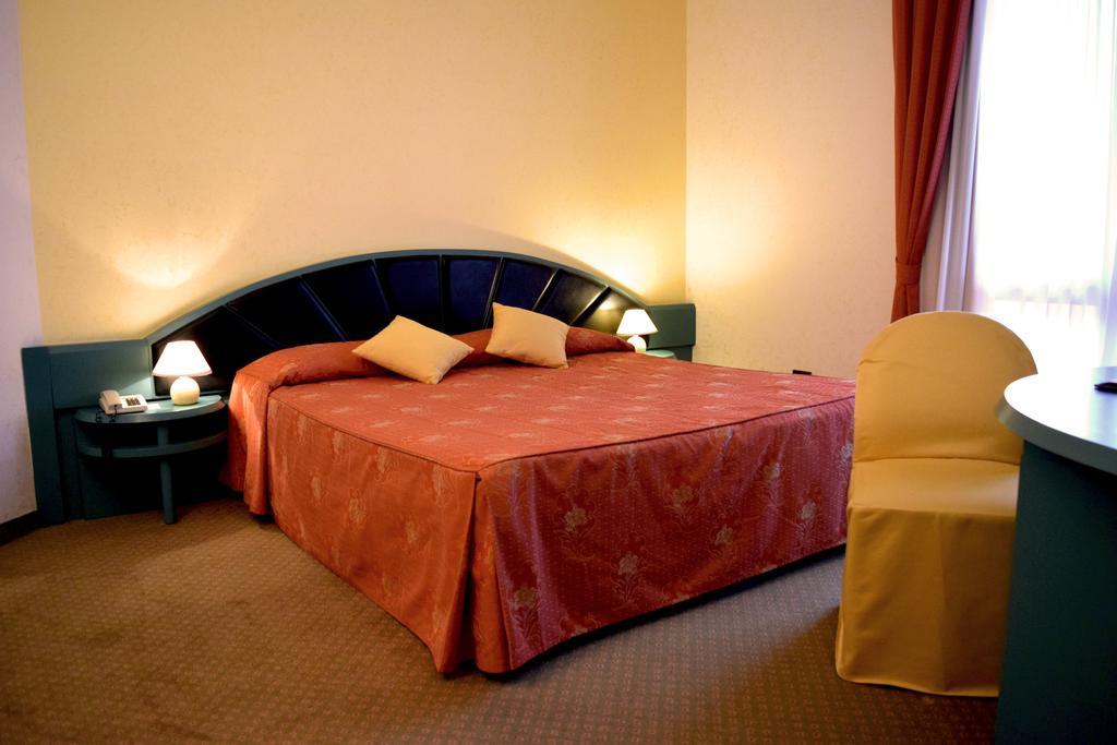 Antica Postumia Hotel Vedelago  Buitenkant foto